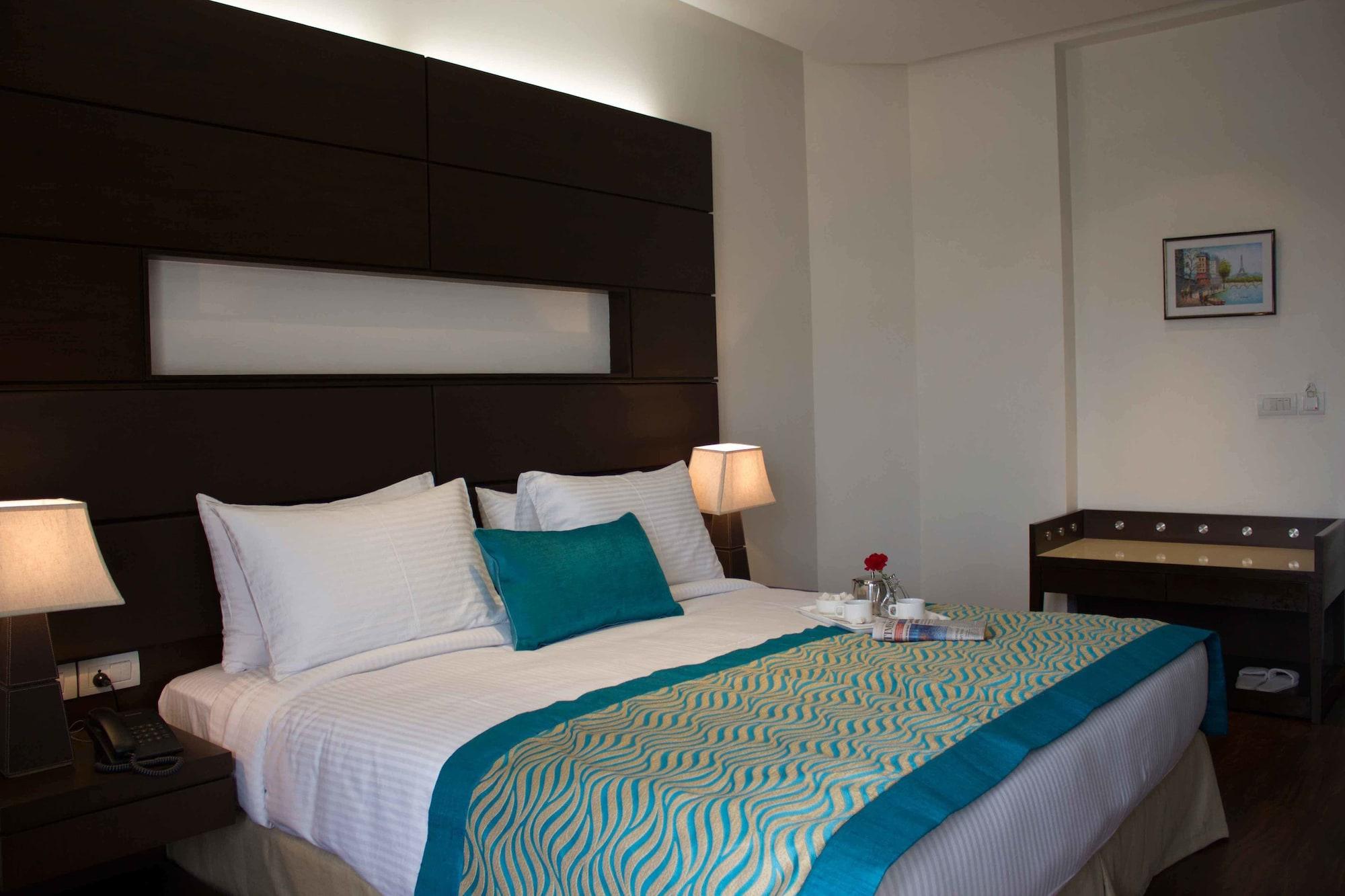 Hotel 91 Golf Course Road Гургаон Экстерьер фото