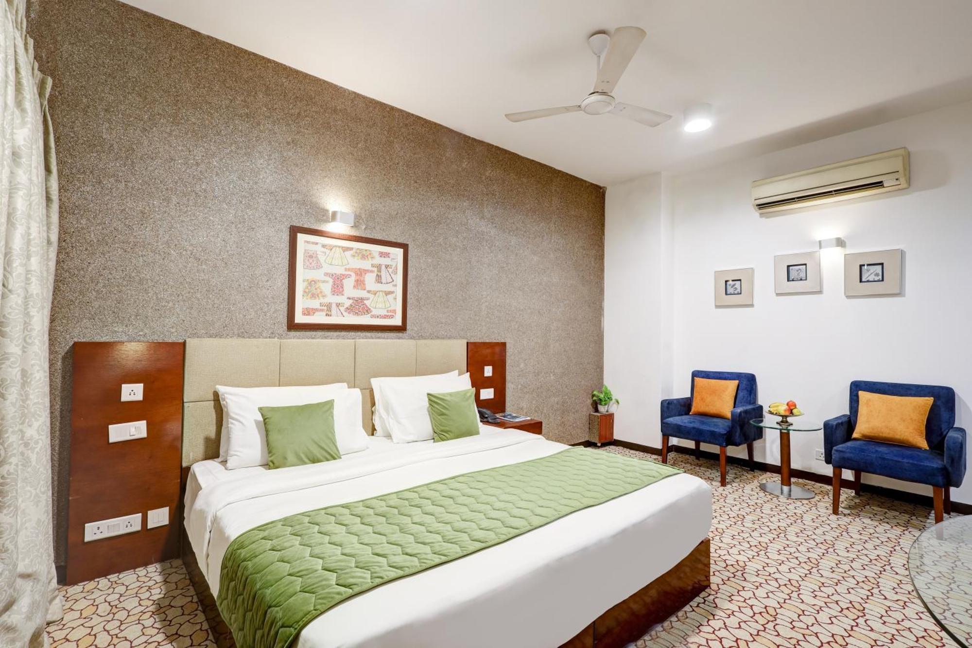 Hotel 91 Golf Course Road Гургаон Экстерьер фото