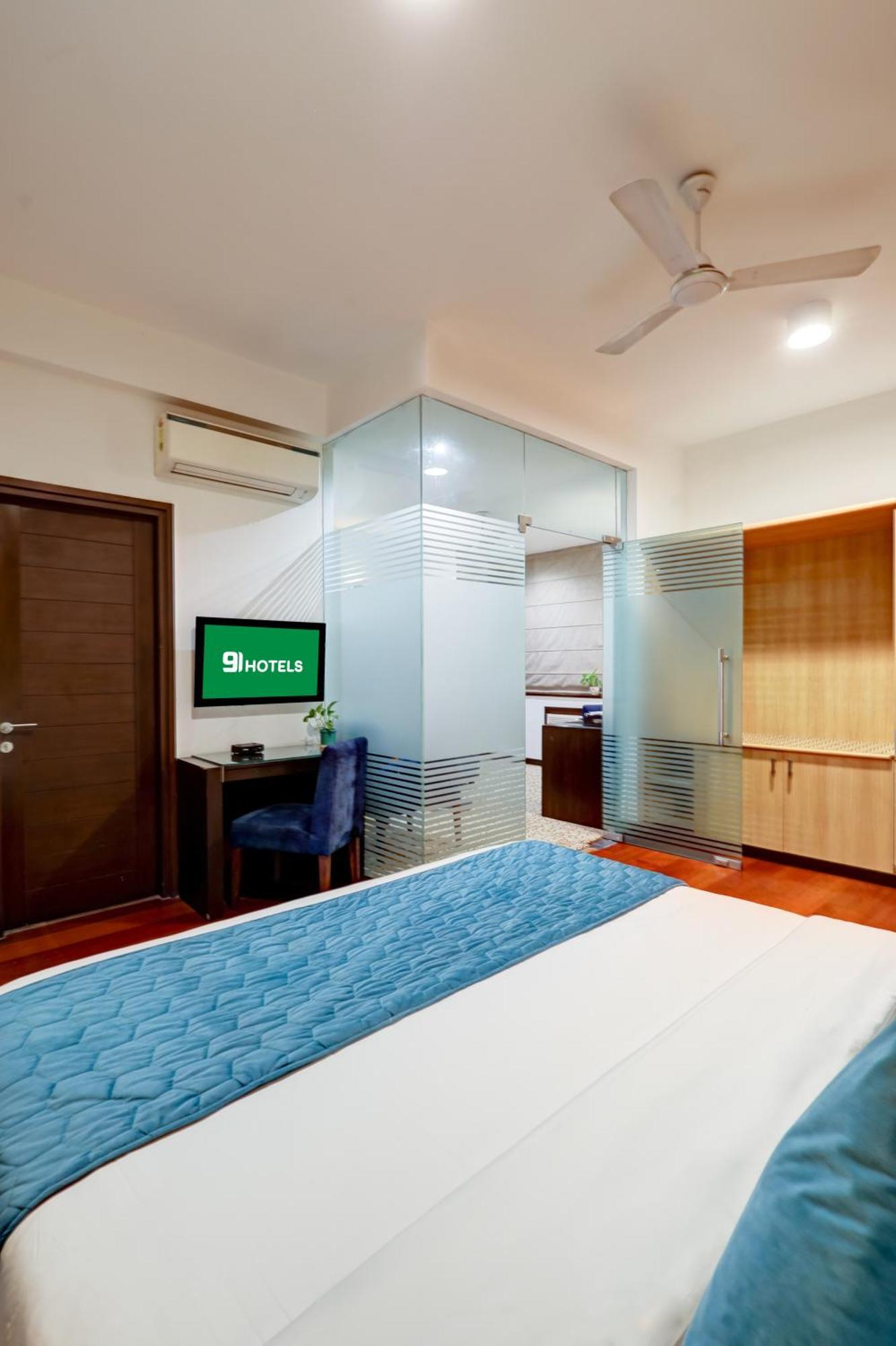 Hotel 91 Golf Course Road Гургаон Экстерьер фото