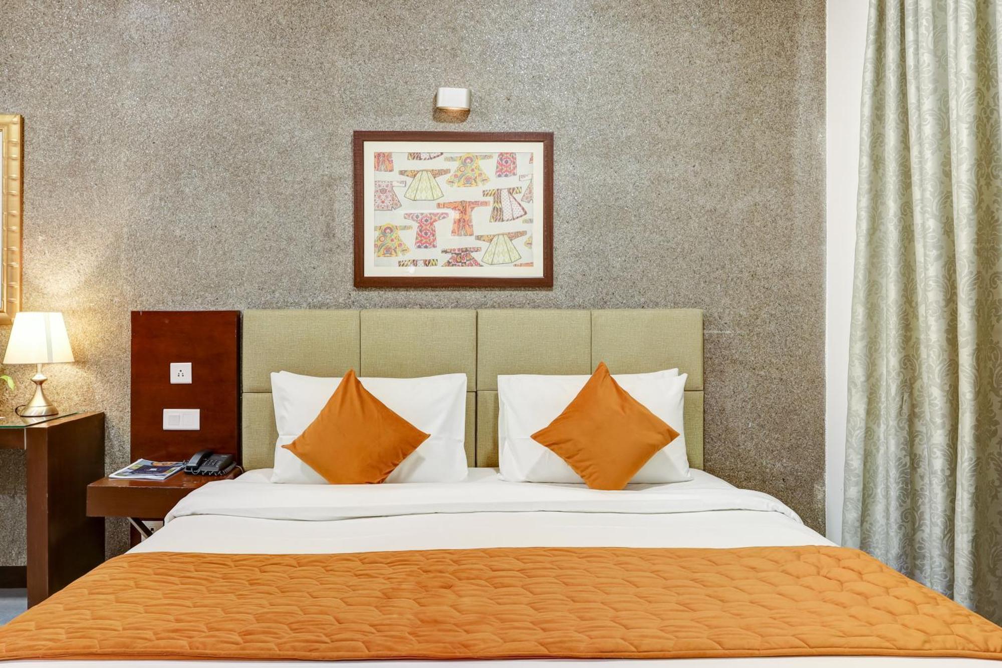 Hotel 91 Golf Course Road Гургаон Экстерьер фото