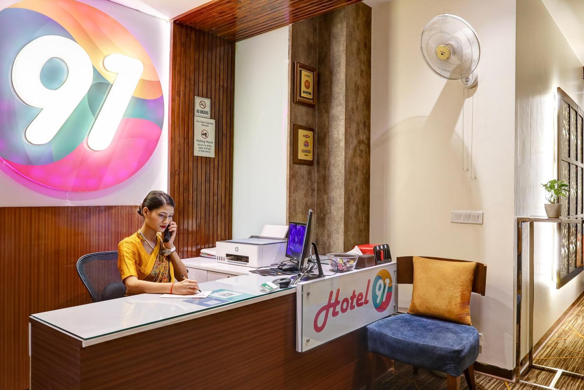 Hotel 91 Golf Course Road Гургаон Экстерьер фото