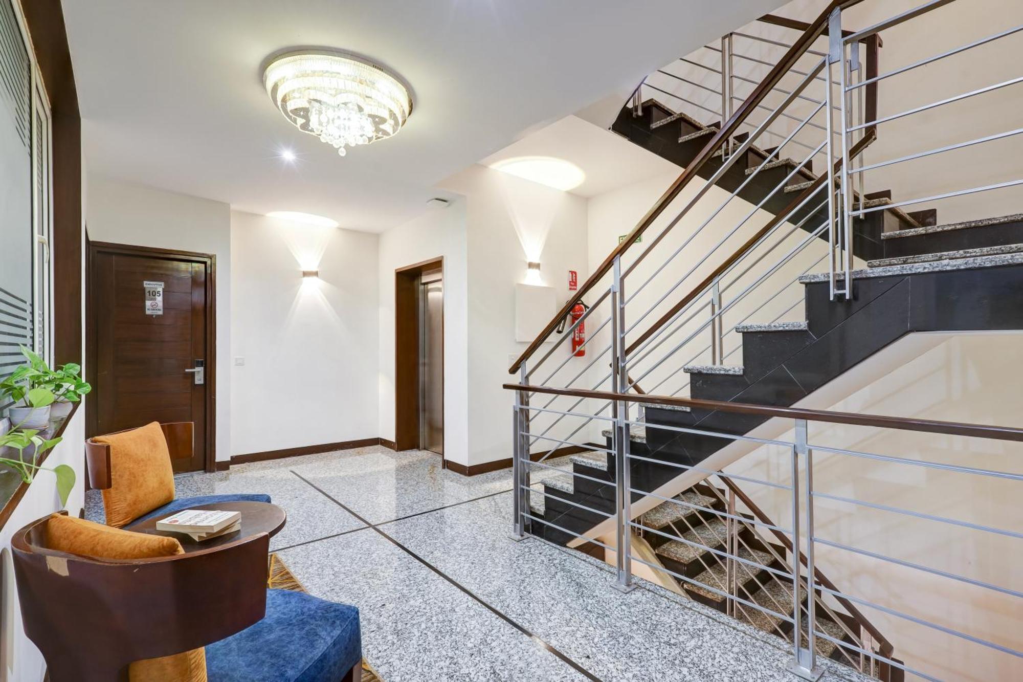 Hotel 91 Golf Course Road Гургаон Экстерьер фото