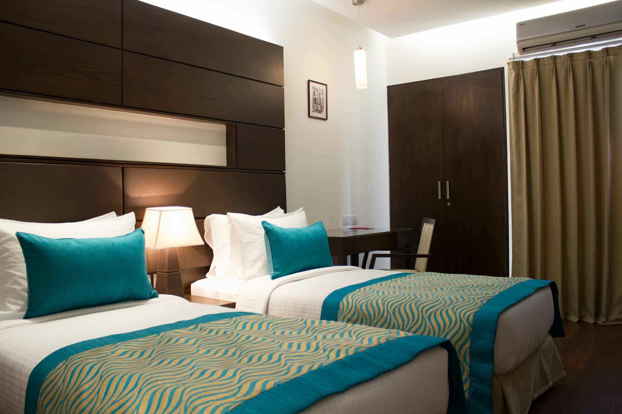 Hotel 91 Golf Course Road Гургаон Экстерьер фото